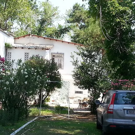 Lefka Hanioti